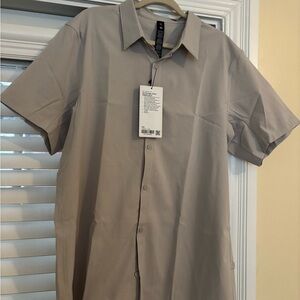 Lululemon men’s airing easy short sleeve shirt.